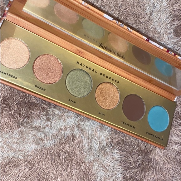 Makeup - Picture 2 of 2